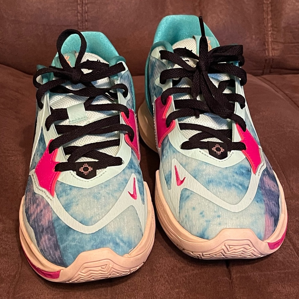 Women’s Kyrie Low 5 Community Multi-Color